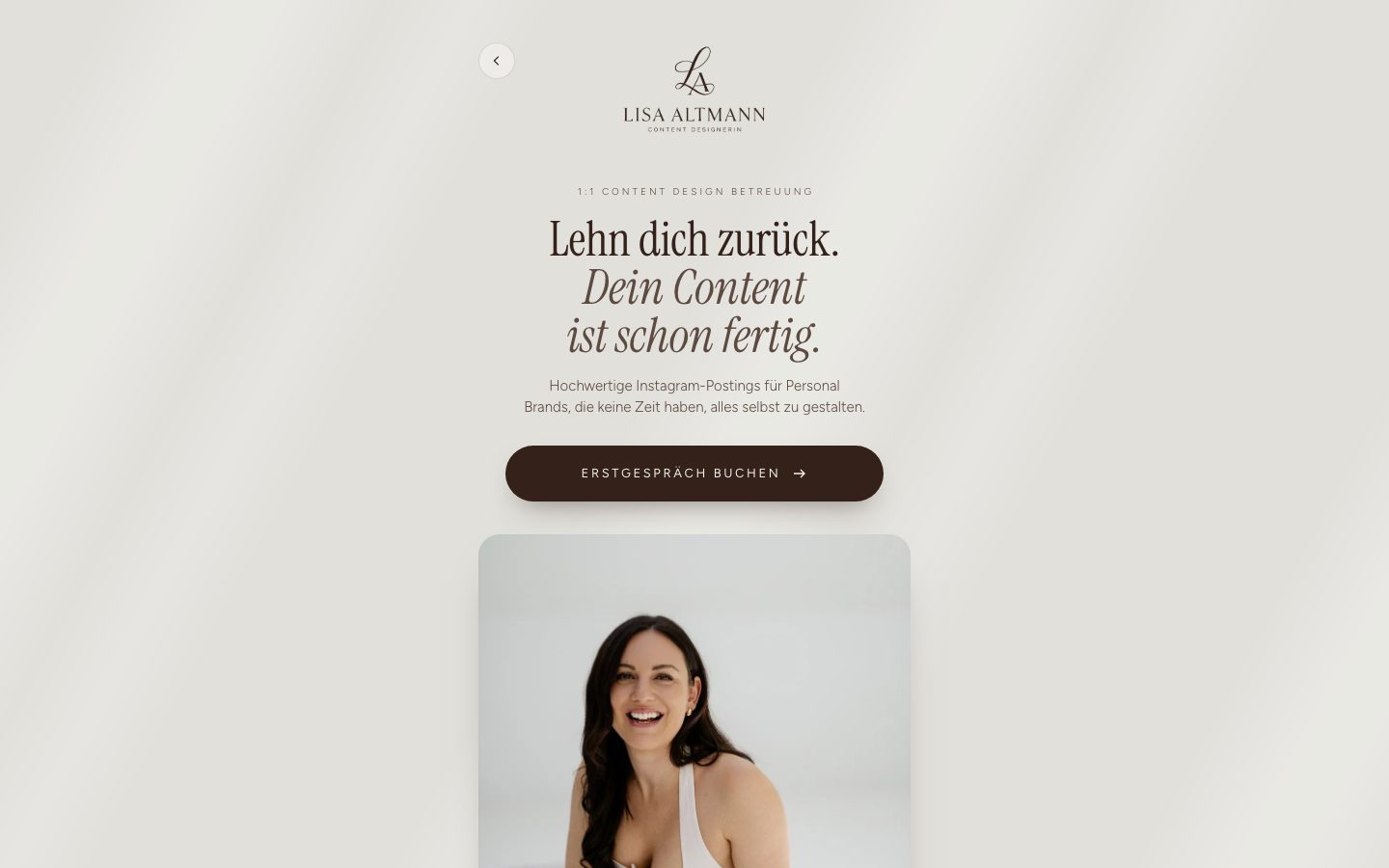 Landingpage von Lisa Altmann am Computer
